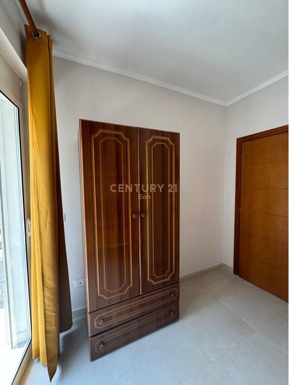 Jepet me Qira Apartament 2+1 me Pamje Deti në Plazh, Durrës !