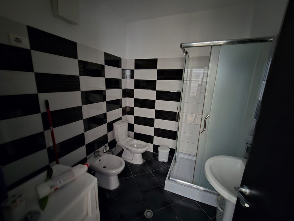 In vendita, Appartamento 2+1+2, Vicino al vecchio URT – Durrës.