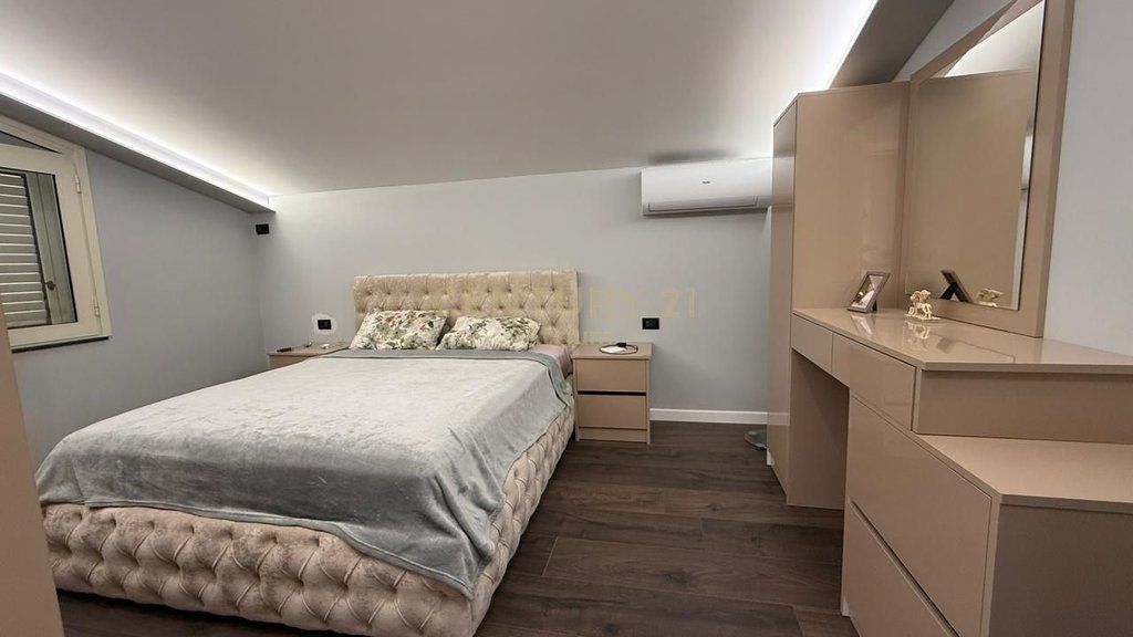 AFFITTASI VILLA SU 3 PIANI ALLE VILLE AMERICANE! 5.000 € /Mese