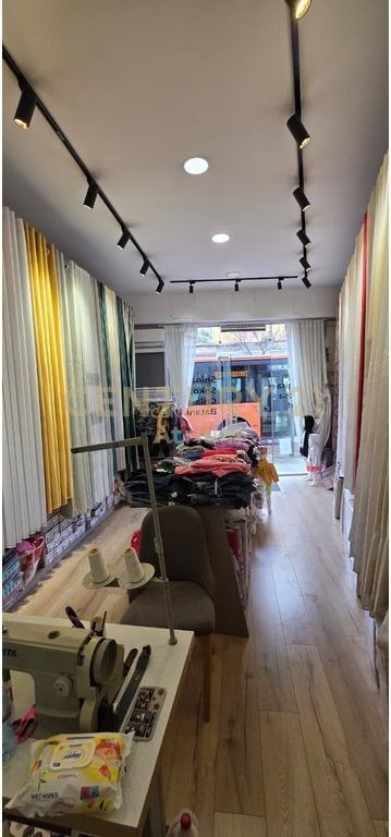 NEGOZIO IN VENDITA SULLA STRADA PRESSO SELVIA!!! 270.000 €