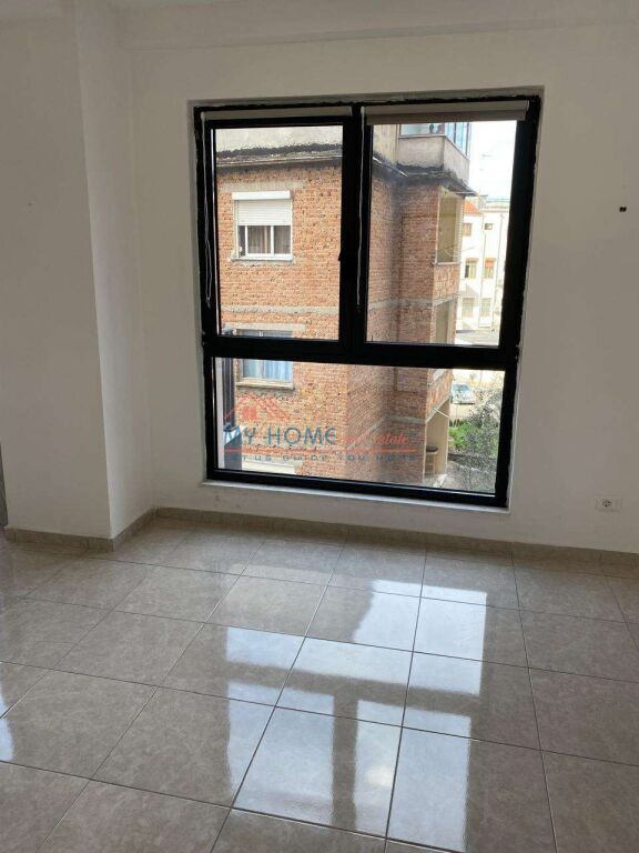 Ufficio in affitto vicino a Pazari i Ri a Tirana