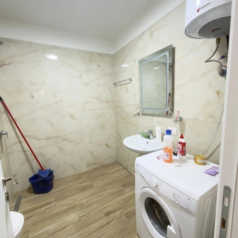 Jepet Apartament 2+1+2 me qira tek Unaza re