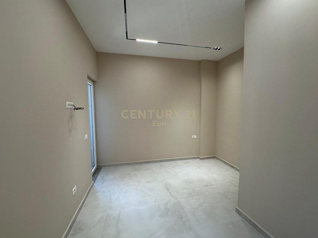 SPACE FOR RENT NEAR THE TRAIN STATION, DURRES !