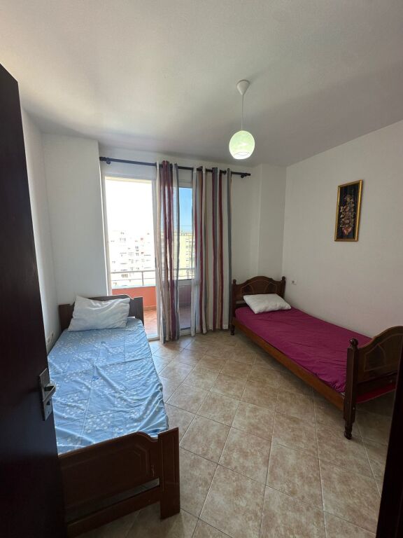 OKAZION. Shitet Apartament 2+1 prane Vila L.