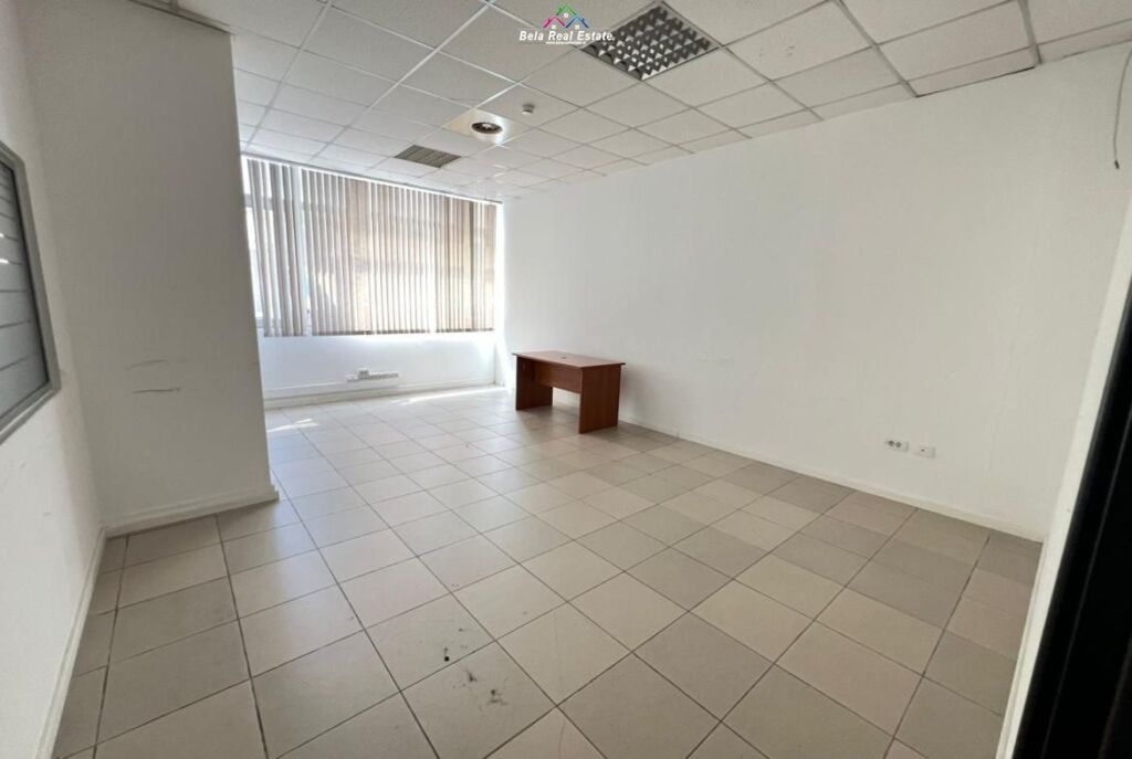 Ufficio In Affitto Presso Lo Stadio Dinamo (ID BZ2979) Tirane