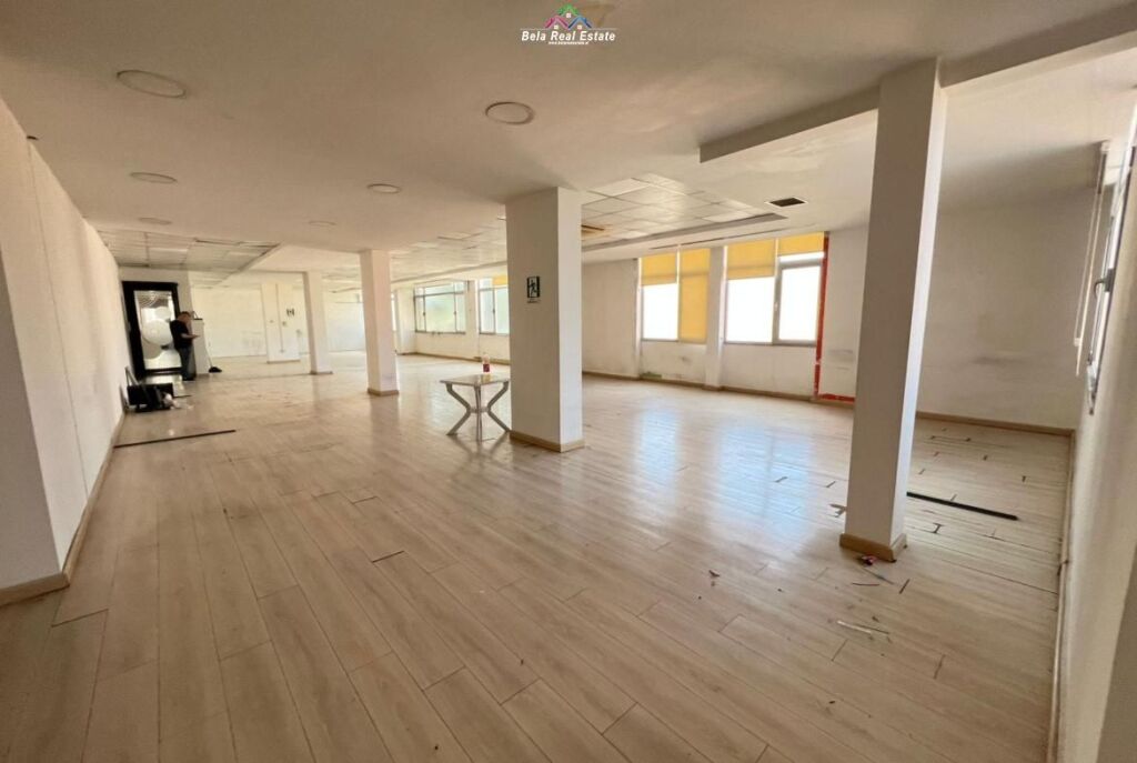 Ufficio In Affitto Presso Lo Stadio Dinamo (ID BZ2978) Tirane