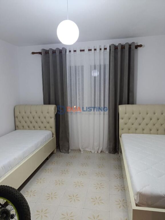 Ofrojme me qira Apartament komod 2+1 ne Kombinat!