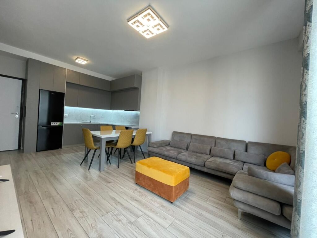 Apartment 1+1 for rent at Komun e Parisit.