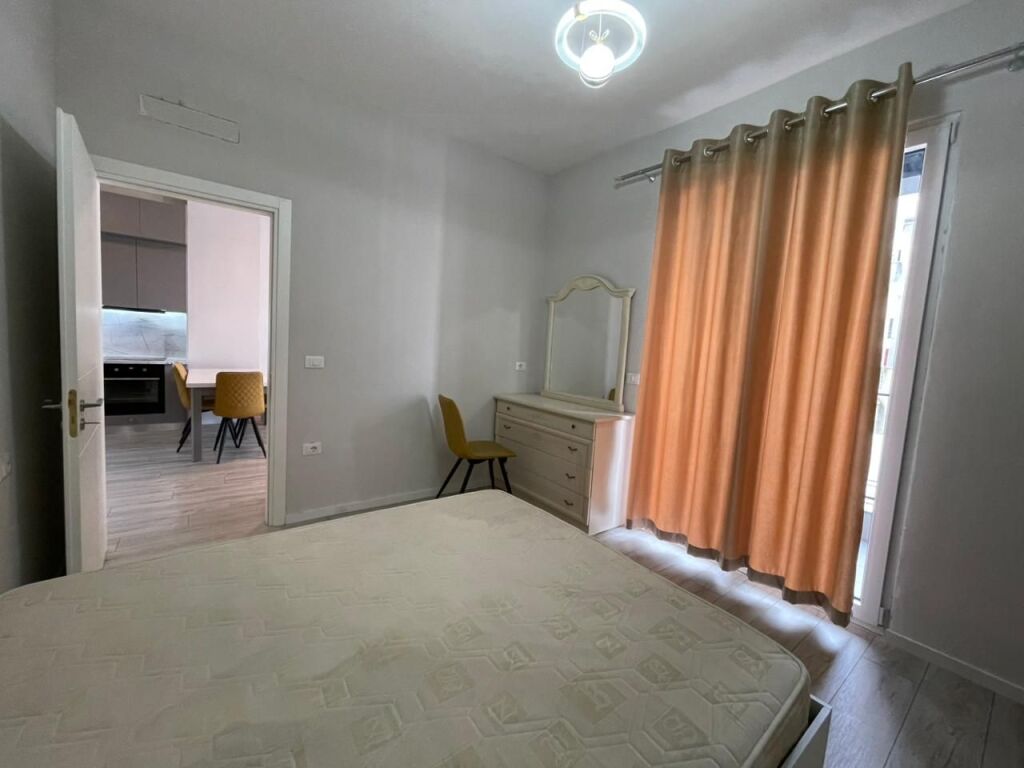 Apartment 1+1 for rent at Komun e Parisit.