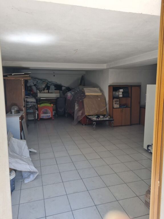 Korce, Shitet Dyqan 45 m² te Francezet