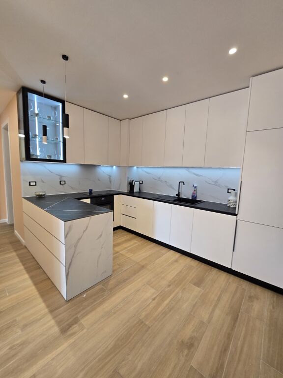 🏡 Jepet Apartament 2+1 me Qira te Kompleksi Delijorgji – Godinat e Reja
