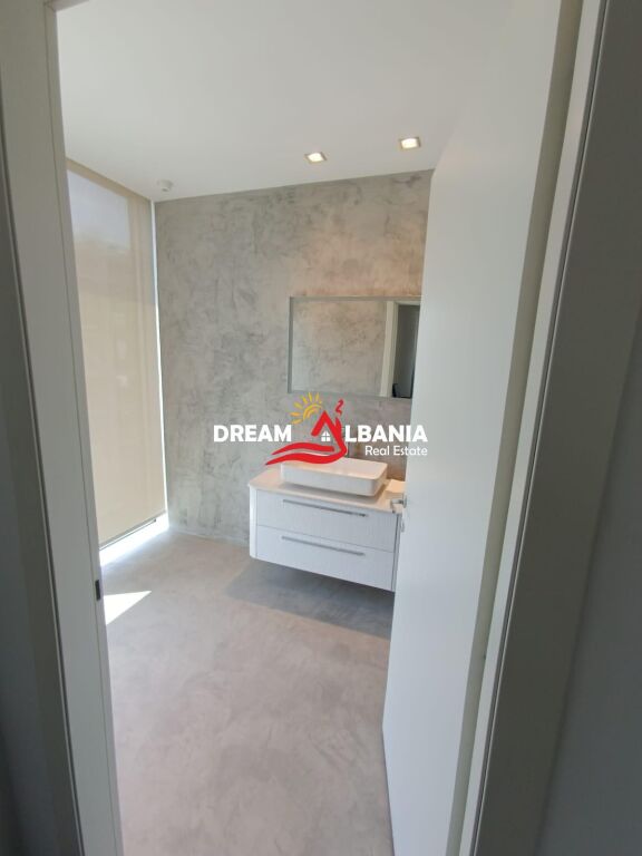 Business premises for rent near the Zogu Zi roundabout (ID 42611547)