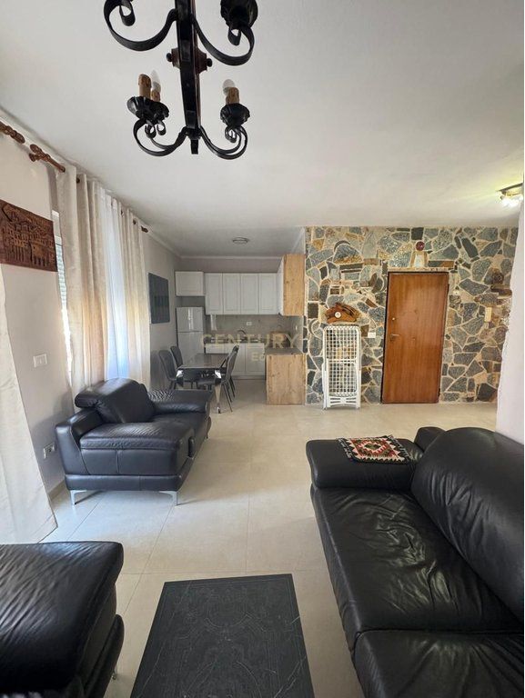 Jepet me Qira Apartament 2+1 me Pamje Deti në Plazh, Durrës !