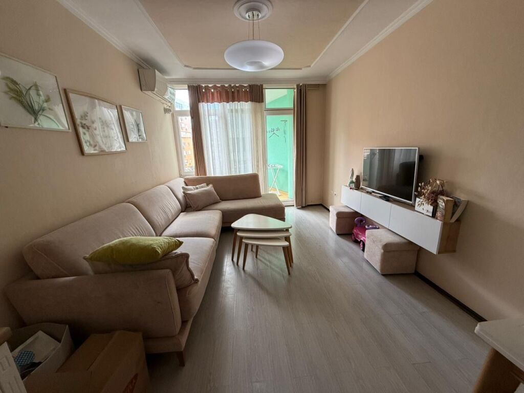 Affittasi 2+1+1 Komuna e Parisit 700€