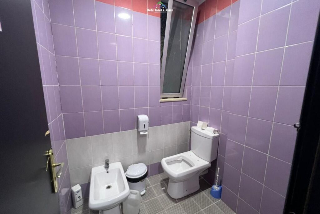 Ufficio In Affitto Presso Lo Stadio Dinamo (ID BZ2979) Tirane