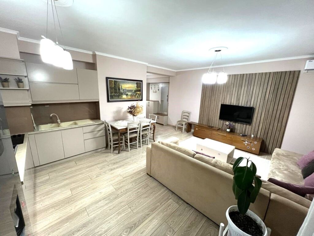 Jepet me qera apartament 2+1+2+parking ne Astir , 550 Euro