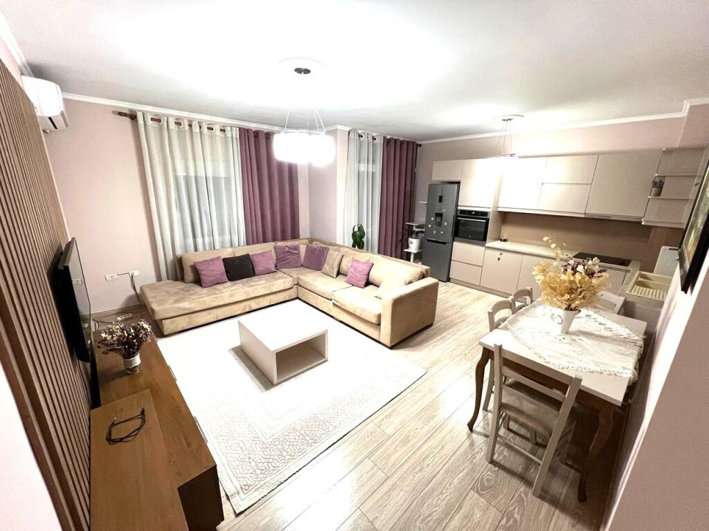 Jepet me qera apartament 2+1+2+parking ne Astir , 550 Euro