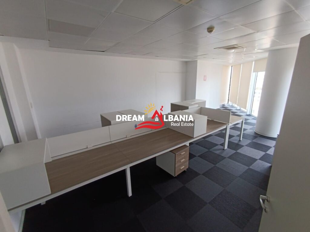 Business premises for rent near the Zogu Zi roundabout (ID 42611547)