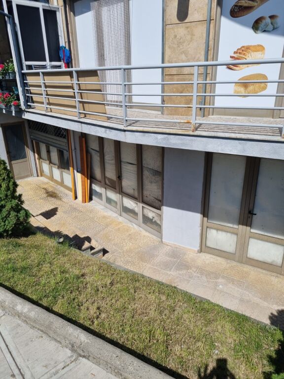 Korce, Shitet Dyqan 45 m² te Francezet