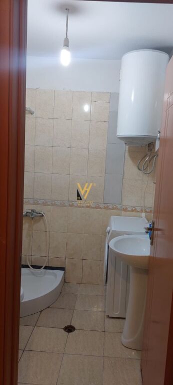 JEPET APARTAMENT 1+1 ME QERA NE VASIL SHANTO 45.000 LEKE