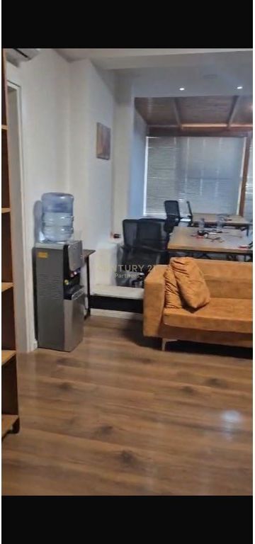 JAPIM AMBIENT BIZNESI ME QIRA PERBALLE DELIJORGJIT