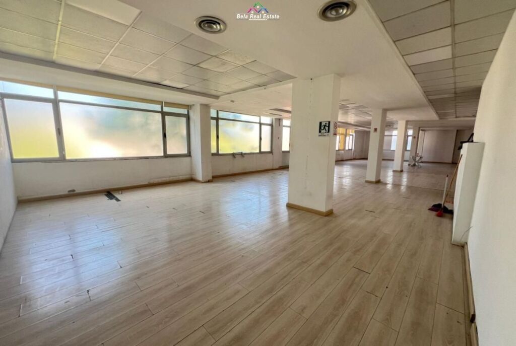 Ufficio In Affitto Presso Lo Stadio Dinamo (ID BZ2978) Tirane