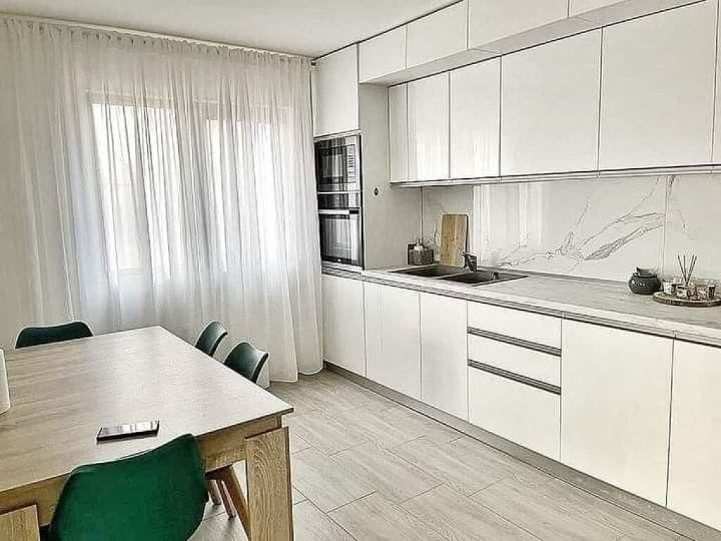 After Globe, 21-December, a 1+1 apartment is for rent.