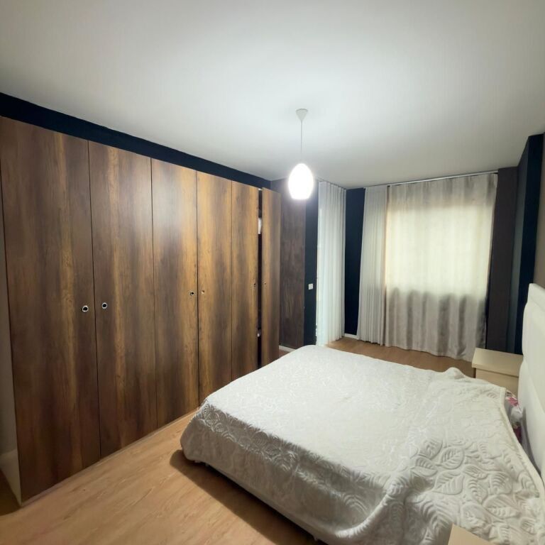 Jepet Apartament 2+1+2 me qira tek Unaza re