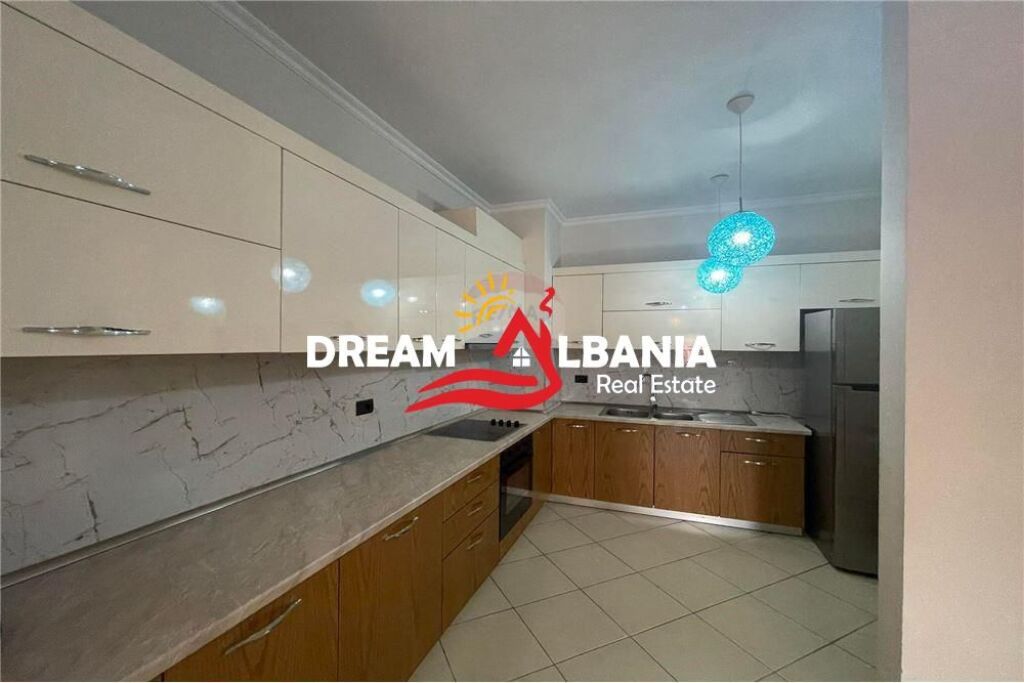 Locale per ufficio in affitto in Via dei Kosovari, Tirana (ID 42611546)
