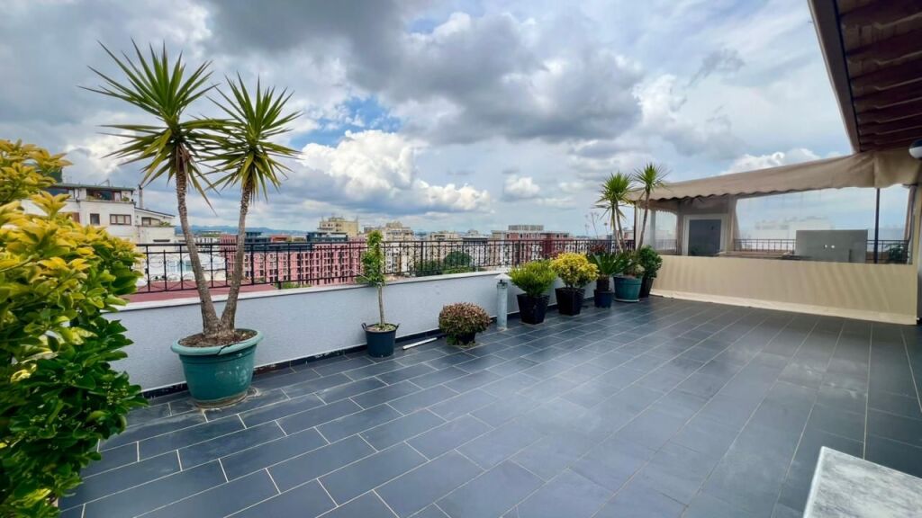 Ufficio Premium in Affitto⚜️: 3 Ambienti di Lavoro + 1 Veranda📍Rruga e Kavajës (Vicino a Esp Oil, Fronte Strada) - Sup. 200m² - 3000€/Mese || Super Privacy Totale