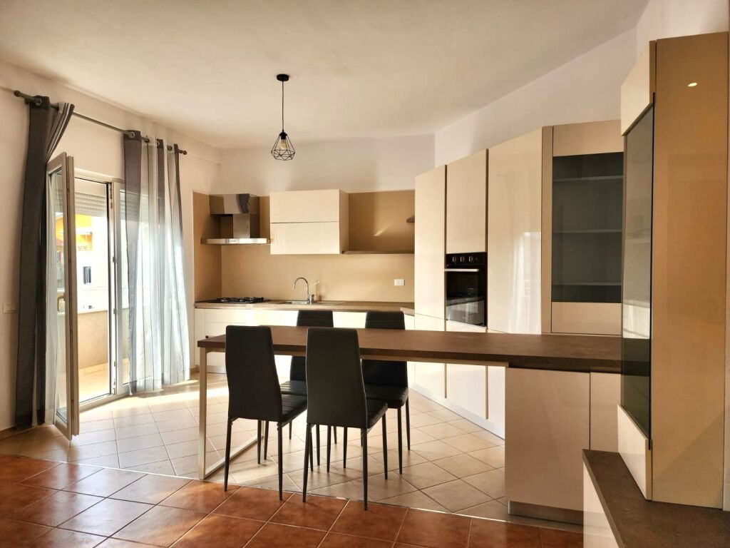 In affitto: 3+1+2wc &amp; 3bllk (📍Ekonomiku, Rr. Gramoz Pashko) Più spazio | 60.000 Lek al mese