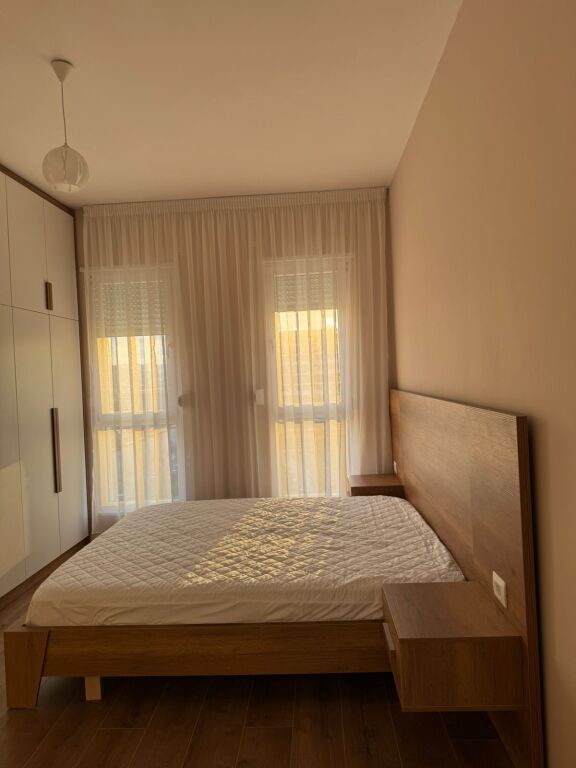 Apartament modern 2+1+2 qera, Univers city