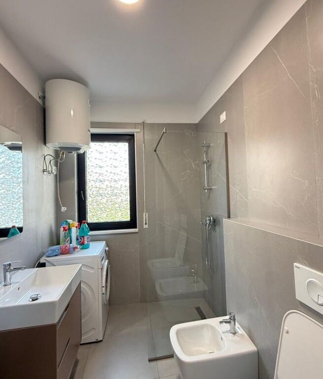 📌 Apartament 1+1 me ballkon për qera – Komuna e Parisit