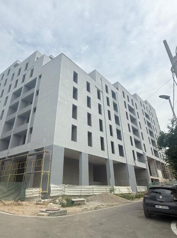 **Apartament 2+1+2 për shitje tek Ali Demi**