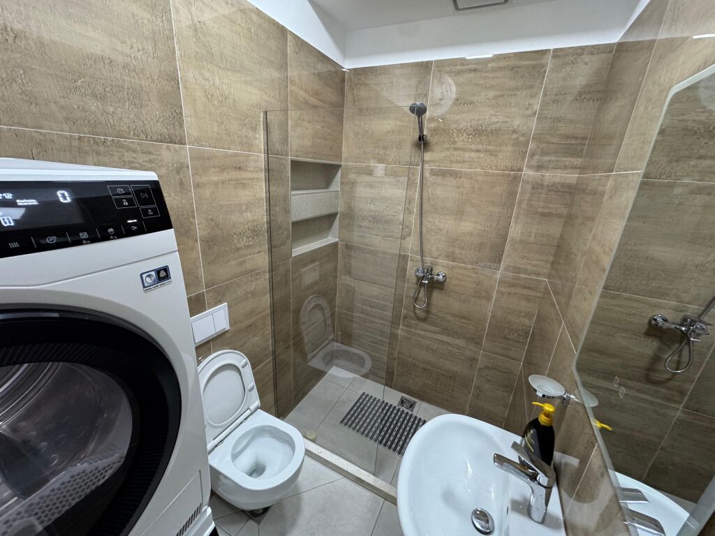 Apartment me qera 3+1+2+parkim Garden Building