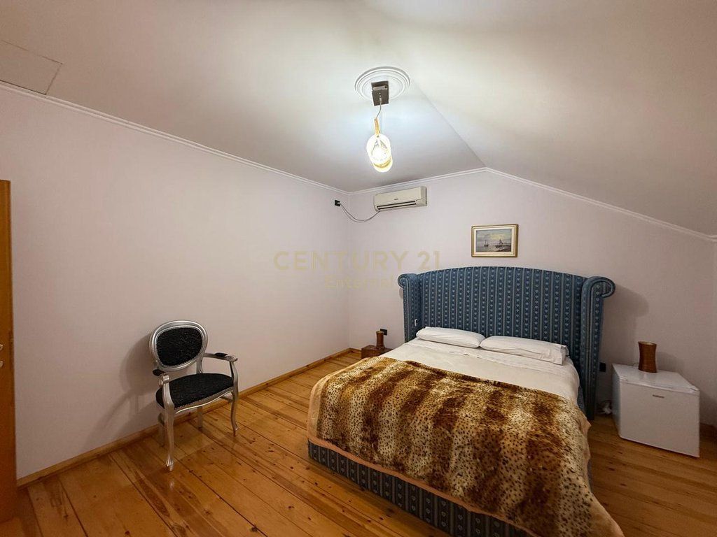 Villa su 3 piani in affitto a Selite
