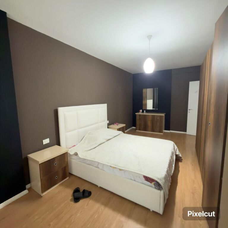 Jepet Apartament 2+1+2 me qira tek Unaza re