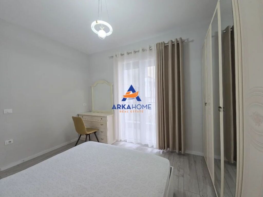 JEPET APARTAMENT ME QERA 1+1+BALLKON "KOMUNA E PARISIT" 730 EURO