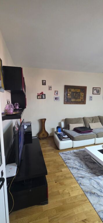 Vendesi in vendita 1+1 a Kombinat