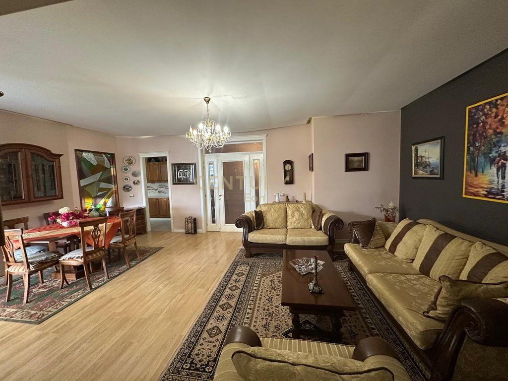 AFFITTIAMO APPARTAMENTO 3+1+2 CON VISTA MARE A VOLLGA DURRES !