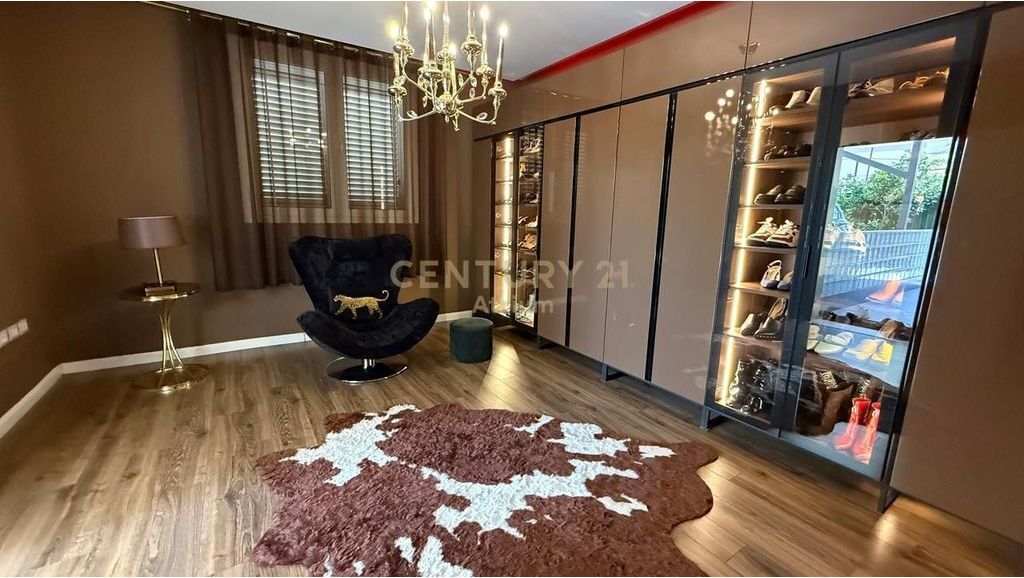 3-STOREY VILLA FOR RENT AT AMERICAN VILLAS! 3,500 € /Month