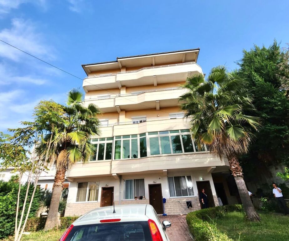 In affitto: 3+1+2wc &amp; 3bllk (📍Ekonomiku, Rr. Gramoz Pashko) Più spazio | 60.000 Lek al mese