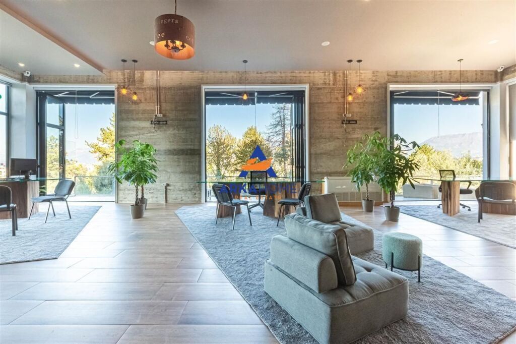 LOCALE UFFICIO CONDIVISO IN AFFITTO 220 M2 "SOPRA IL GIARDINO BOTANICO" 600 EURO