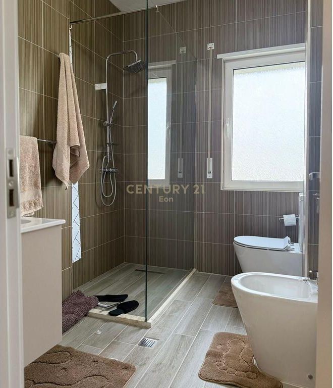 Appartamento 2+1+2 In Affitto con Vista Mare, Vollga Durrës - 900€ | 100 m²