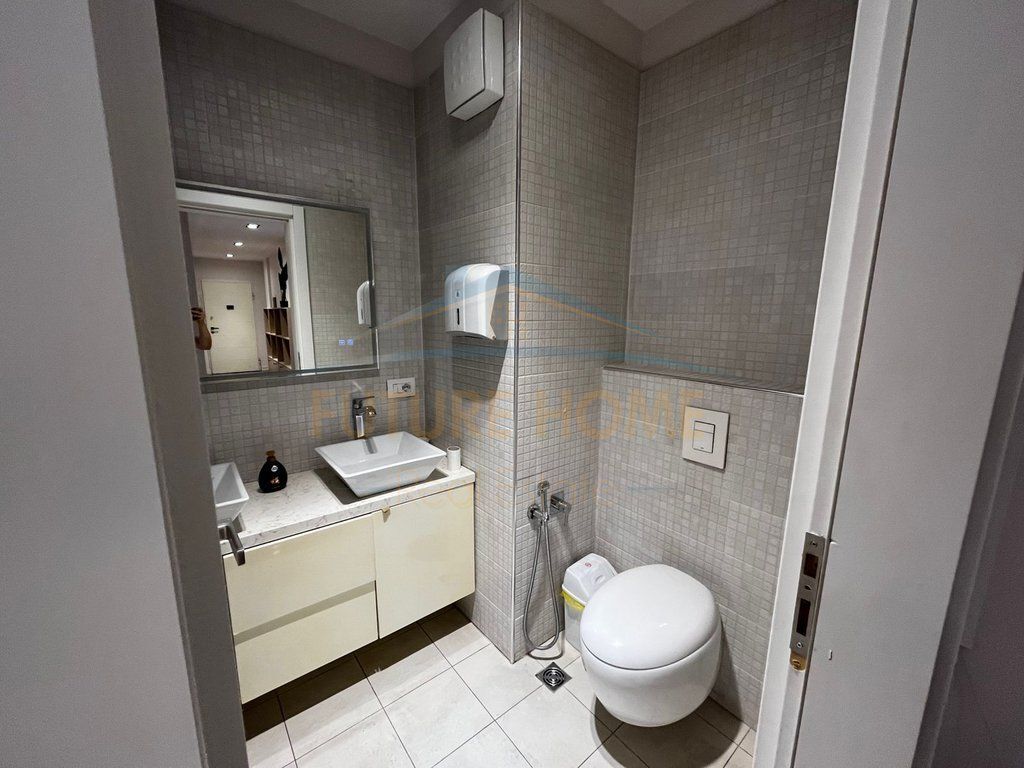 SHITET APARTAMENT 3+`1 ,RING CENTER, ZOGU I ZI