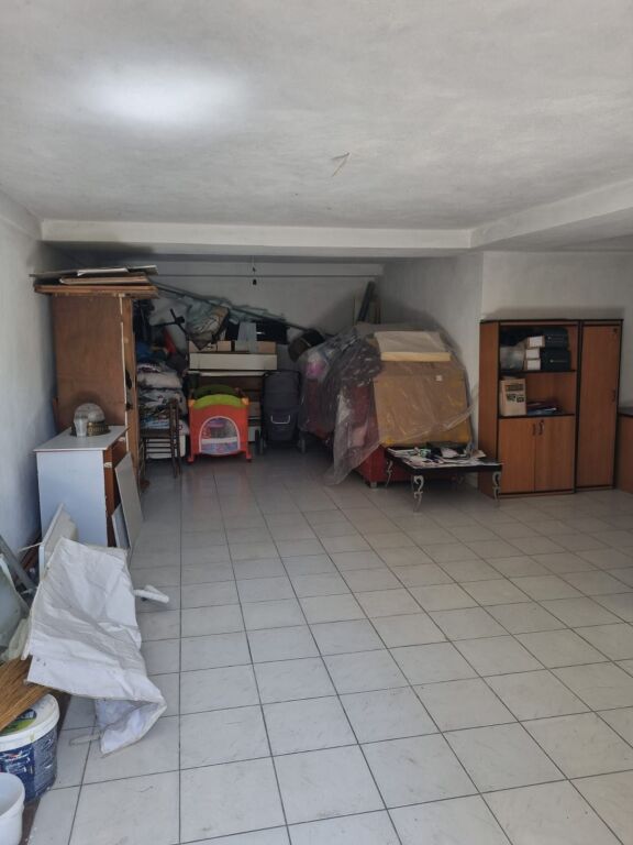 Korce, Shitet Dyqan 45 m² te Francezet