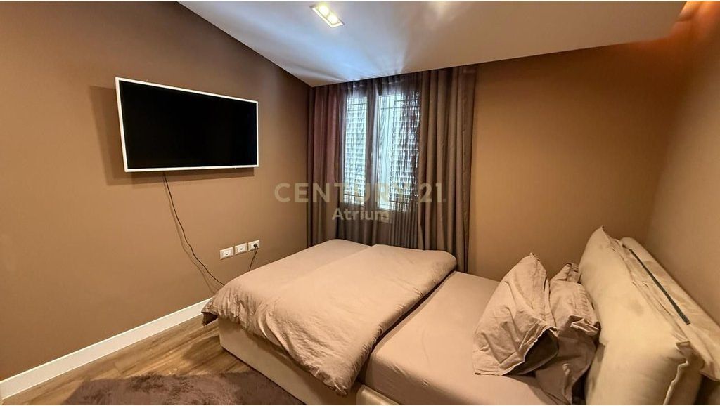 3-STOREY VILLA FOR RENT AT AMERICAN VILLAS! 3,500 € /Month