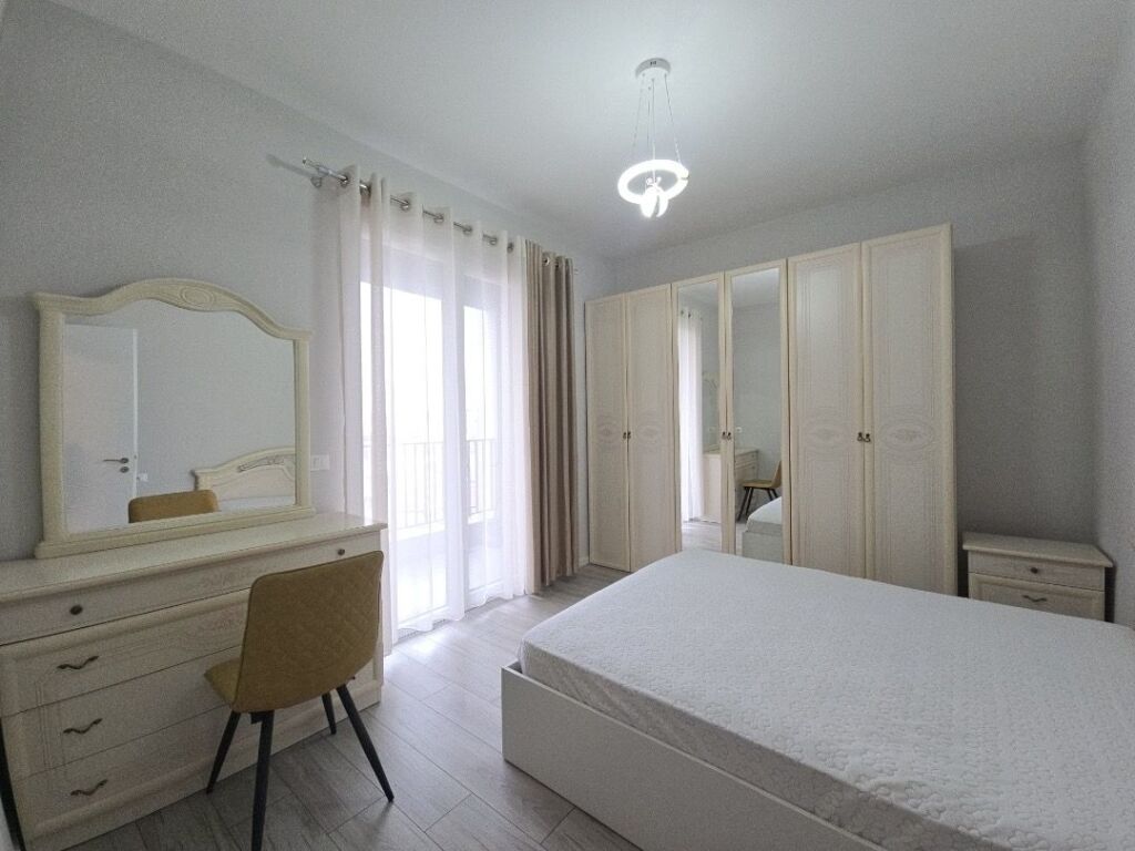 Apartament 1+1 me qira tek Komuna e Parisit!