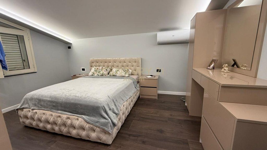 AFFITTASI VILLA SU 3 PIANI ALLE VILLE AMERICANE! 5.000 € /Mese