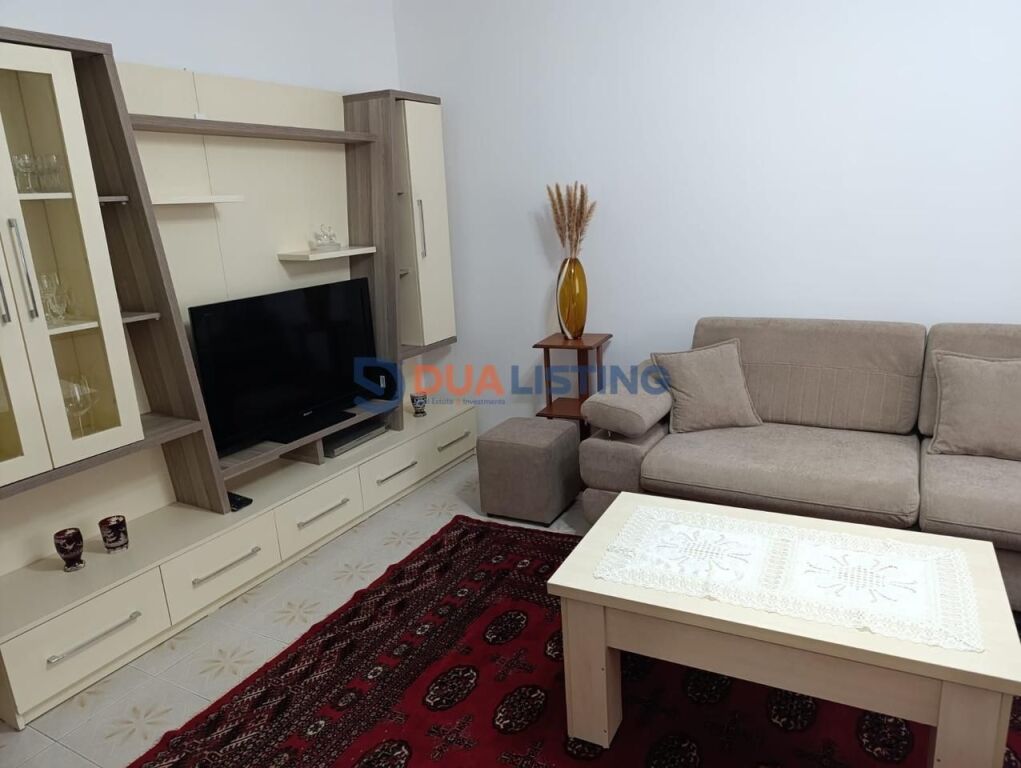 Ofrojme me qira Apartament komod 2+1 ne Kombinat!